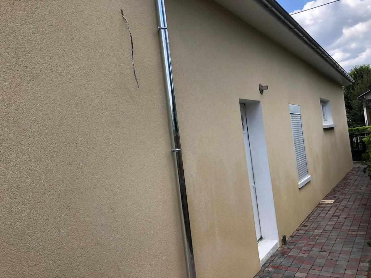 Rénovation des façades en peinture ou enduit projeté